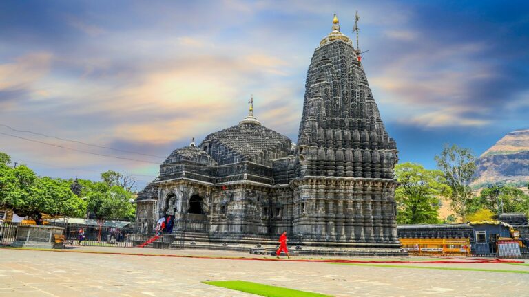 त्र्यंबकेश्वर मंदिर, नाशिक येथील मंदिर परिसर