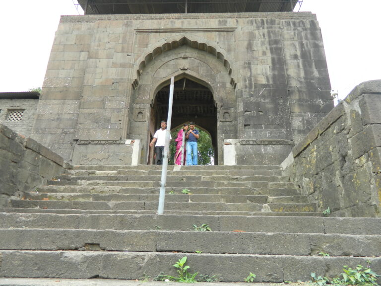 नाशिक जिल्ह्यातील चांदवड येथील रेणुका माता मंदिर